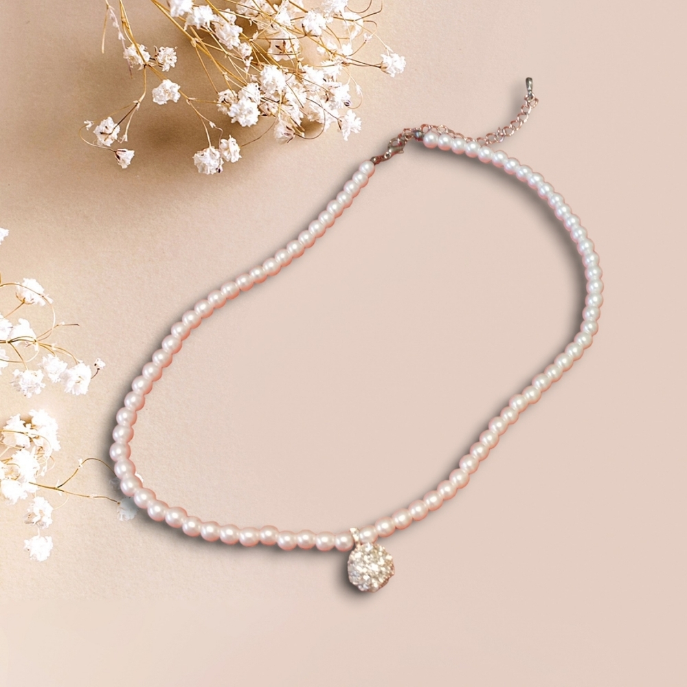 Necklace faux pearls and rhinestones‎